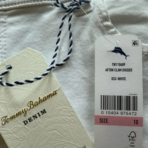 NWT TOMMY BAHAMA Women’s Afton Clam Digger Shorts in White Size 10